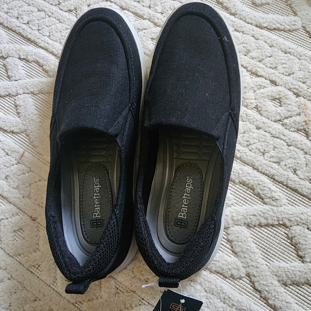 NWT BareTraps Sz 9 Men's Black Loafers